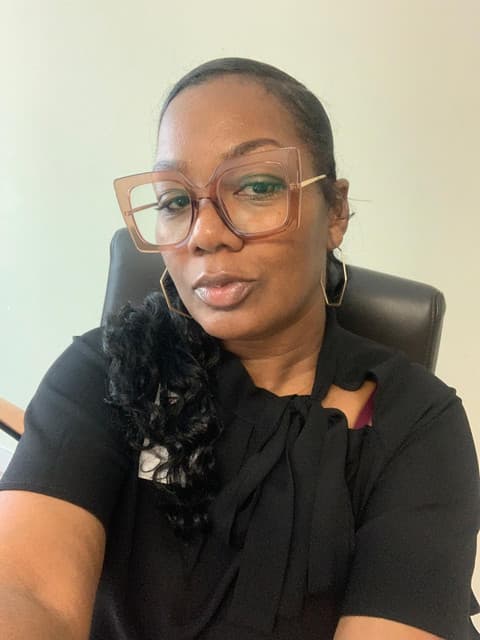 Founder of High Waisted Café